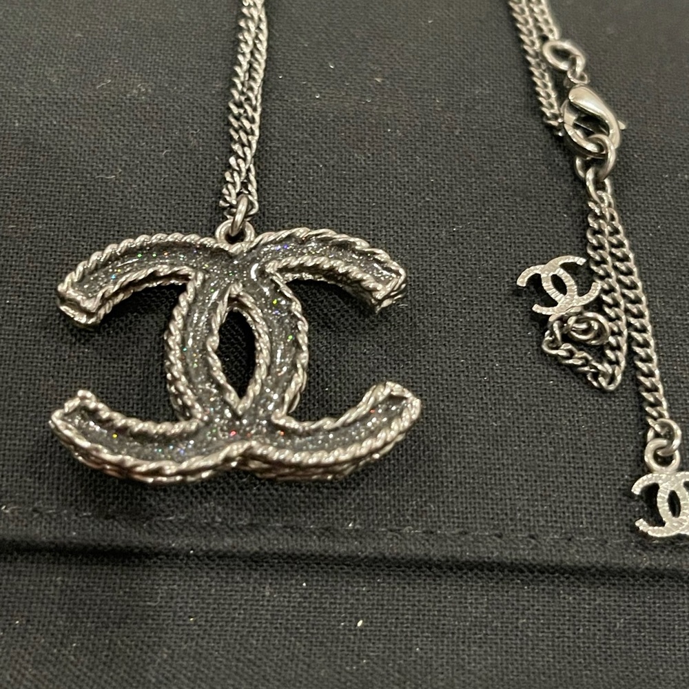 CHANEL-Gunmetal Interlocking CC Pendant Necklace - Picture 3 of 10
